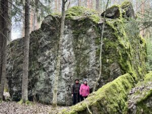 Villähteen Musankivi, muinainen rajamerkki, perimätiedon mukaan hämäläisten ja karjalaisten heimorajamerkkinäkin tunnettu